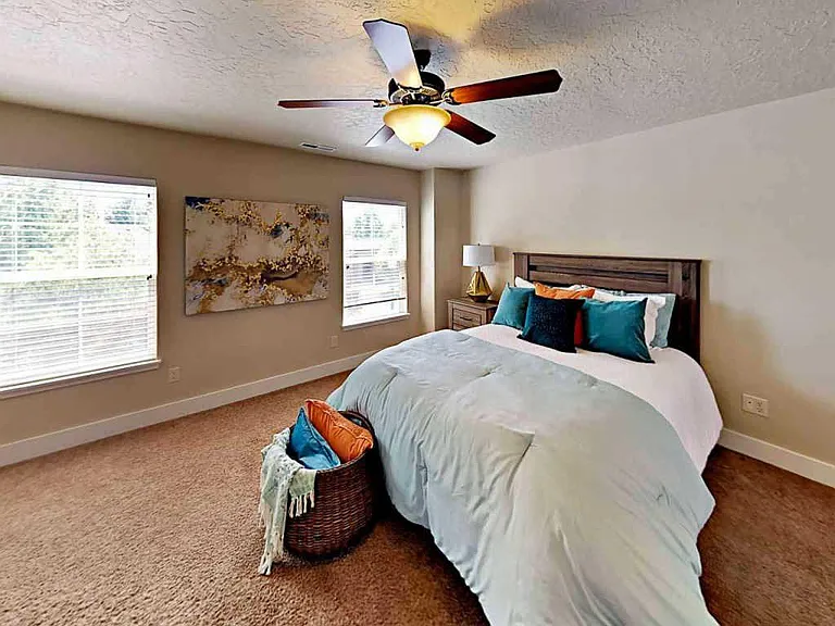 946 E Winding Creek Dr — Photo 13