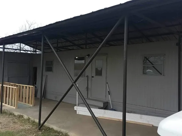 220 10th St, Christine, TX 78012