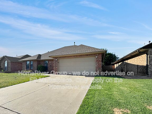 3rd image of 701 SW 153rd St