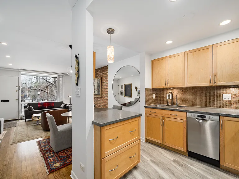 235 W Eugenie St #M2-G8 — Photo 6