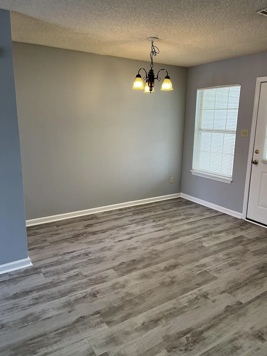 Building Photo - 2313 Friar Tuck Ln #2