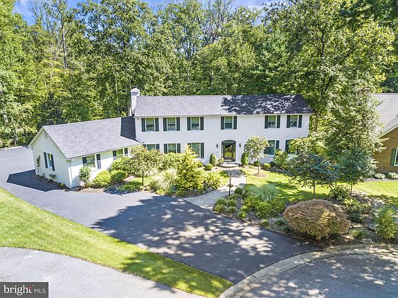 3rd image of 1006 Kensington Ln