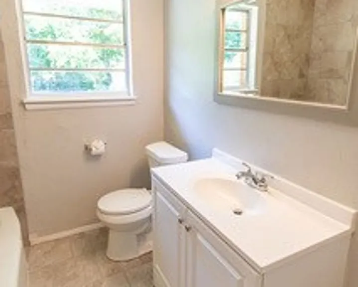 3009 N Vermont Ave — Photo 2