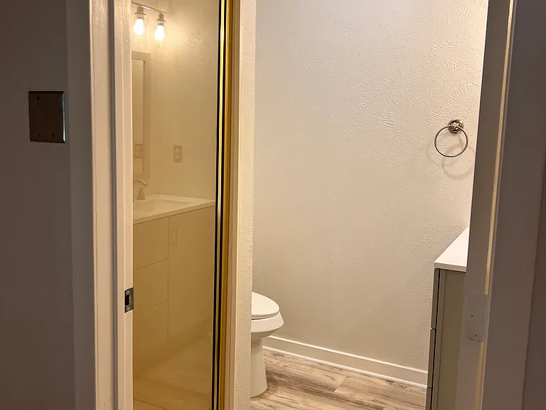 508 W Erwin Ave — Photo 1