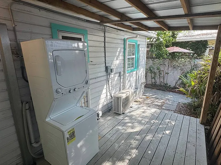 739 Olivia St — Photo 9