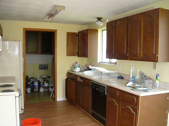 3rd image of 907 Terrace Dr