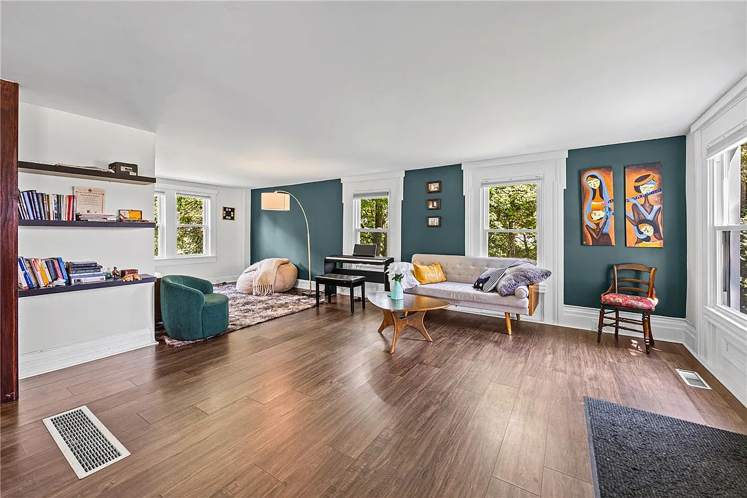 3 bed, 2.0 bath, 1380 sqft, $2,900 — Photo 4