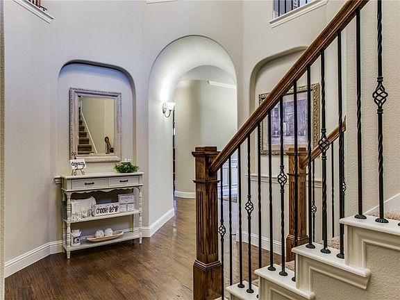5th image of 8337 Parish Ave
