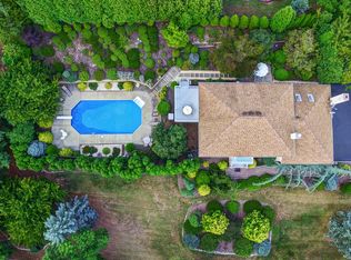 1 Crestview Ct, Roseland, NJ 07068