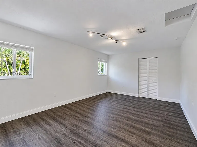 3730 SW 47th Ct — Photo 16