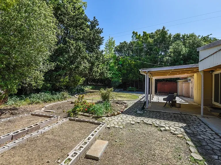 Devlin Dr — Photo 12