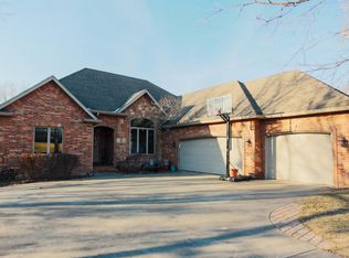 5285 S Woodfield Ave, Springfield, MO 65810