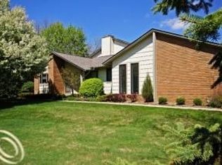 48116 Colony Farms Cir, Plymouth, MI 48170