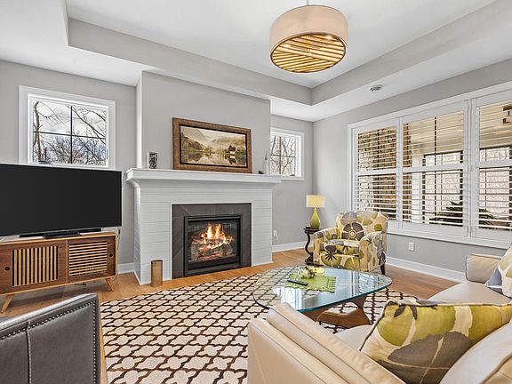4th image of 25460 Park Ln
