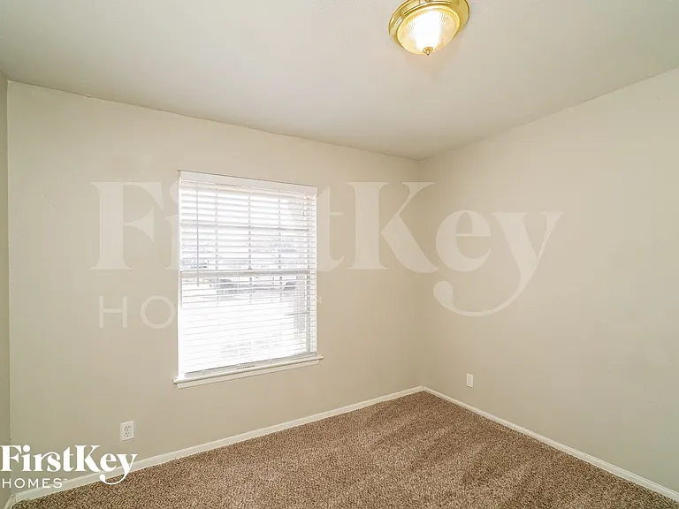 6601 Derby — Photo 10