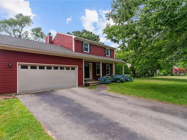 43 Peckham Pl, Bristol, RI 02809