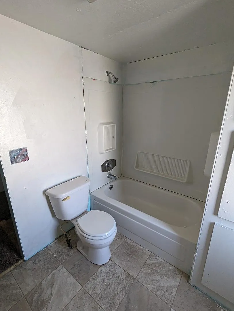 Unit Photo - 1511 Main Ave
