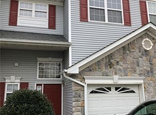 38 Rozalyn Ln, Laurence Harbor, NJ 08879