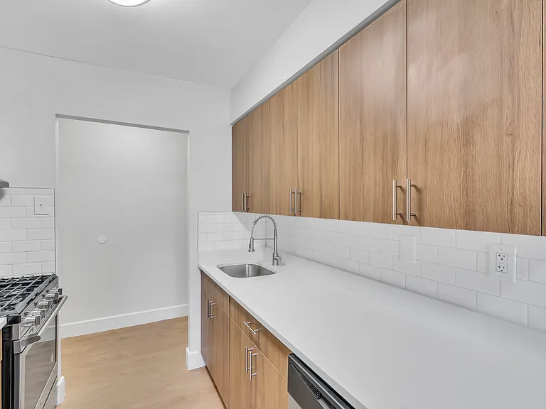 Lancaster Court Apartments — Photo 7