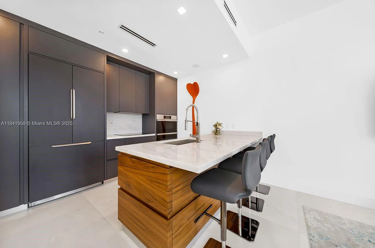 2 bed, 1607 sqft, $11,500 — Photo 1
