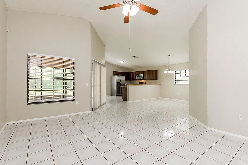 3 bed, 2.0 bath, 1362 sqft, $2,760 — Photo 4