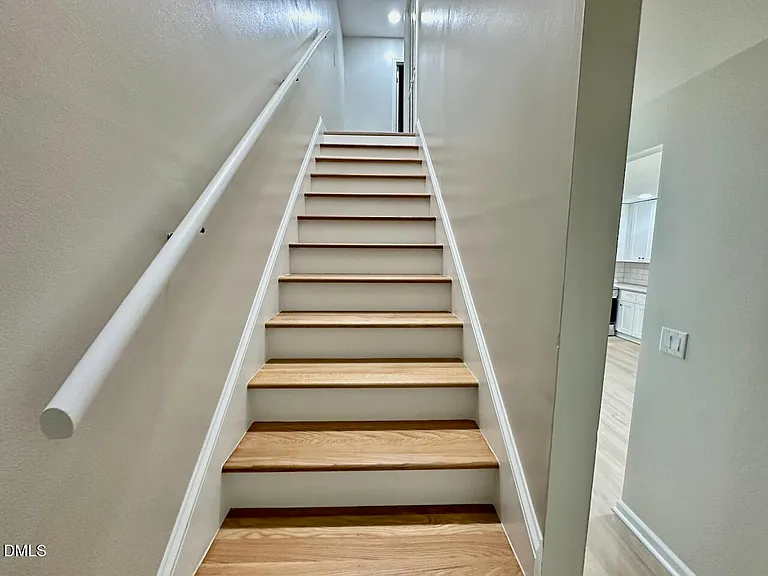 4050 Arckelton Dr — Photo 10