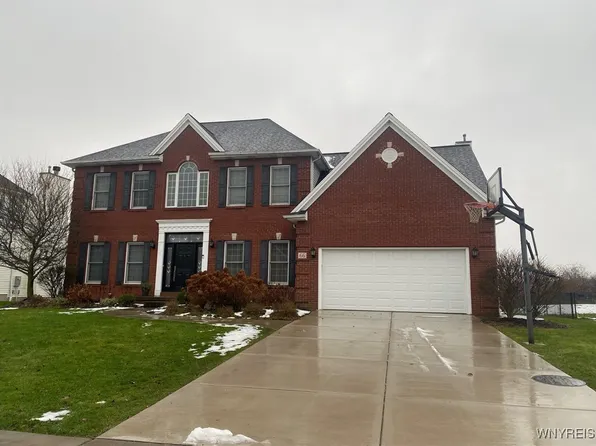 66 Forestglen Cir, Williamsville, NY 14221