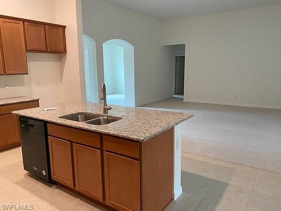 4th image of 2940 SW 10th Ave