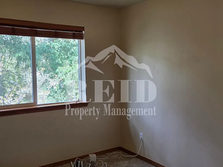 100 NE Miramar Cir — Photo 28