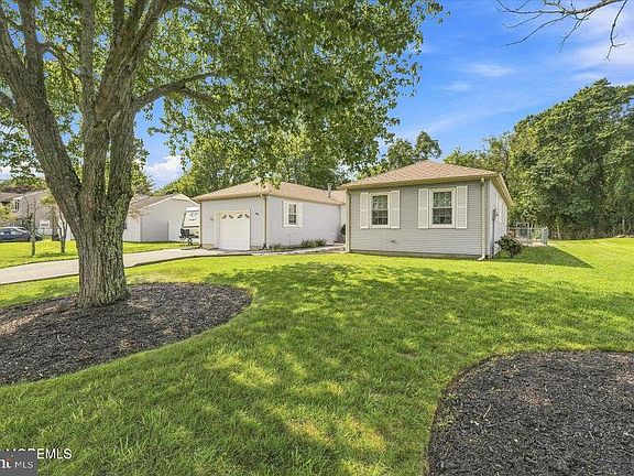 3rd image of 113 Driftwood Ln