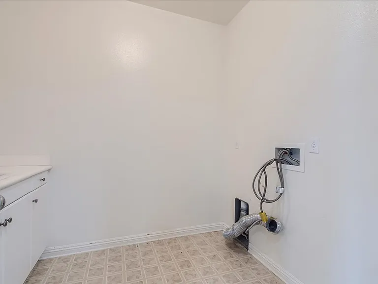 17246 Ralphs Ranch Rd — Photo 37