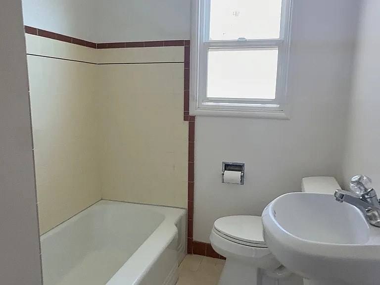 2556 Grant Ave — Photo 14