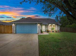 2404 E Park Pl, Moore, OK 73160
