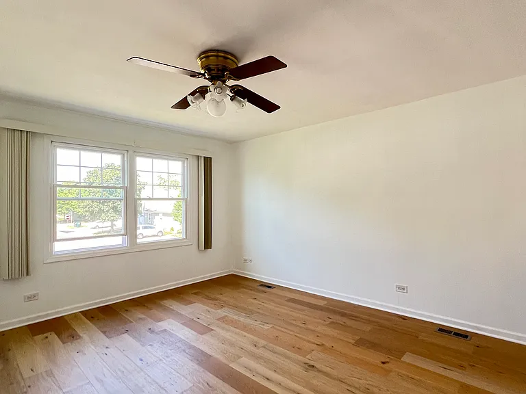 358 E Farmingdale Cir — Photo 11