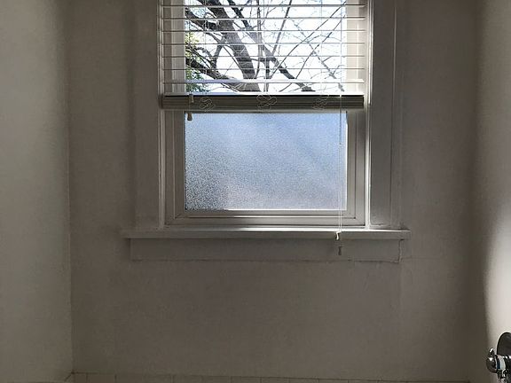 4th image of 3046 NE Holladay St APT 205