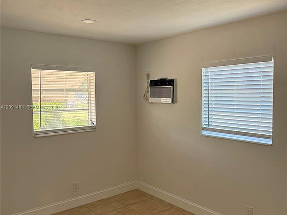 5th image of 504 NW 7th Ct