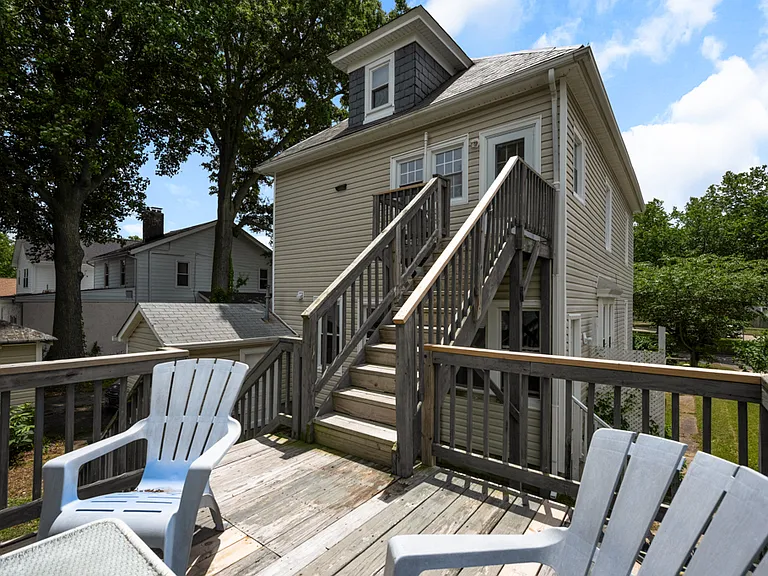 220 E Randall Ave — Photo 6