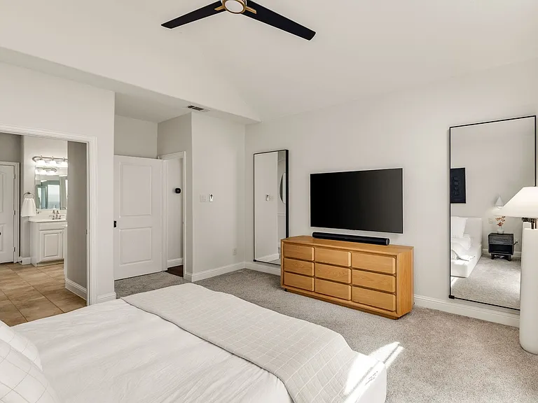 8405 Saint Clair Dr — Photo 21