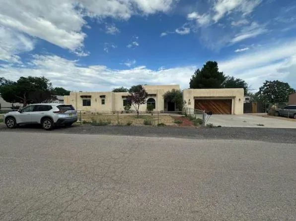 1770 Betts Ln, Bosque Farms, NM 87068