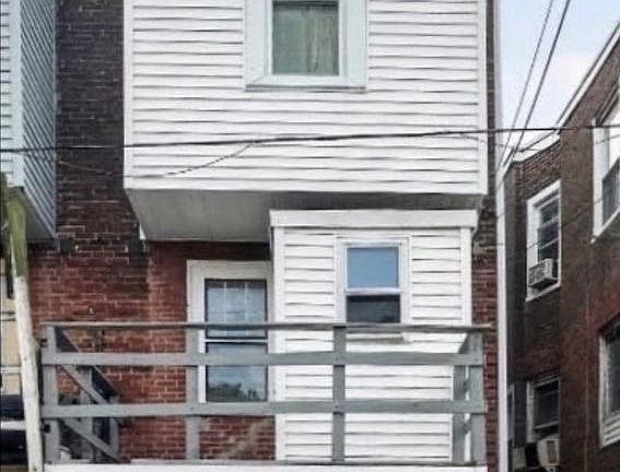 2nd image of 4627 Morris St
