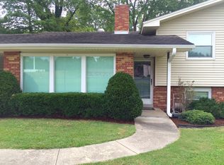 1827 W Cape Rock Dr, Cape Girardeau, MO 63701