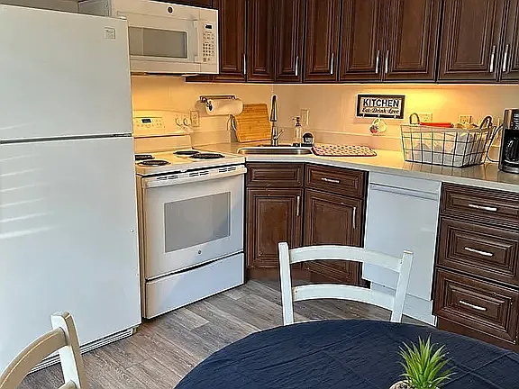 1950 Weaver St #1950 — Photo 5