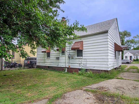 4th image of 15383 Mark Twain St