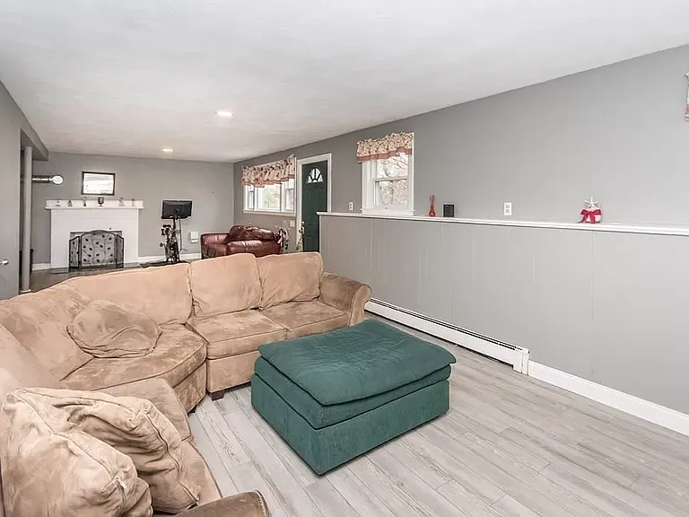 170 Ravenswood Rd — Photo 23