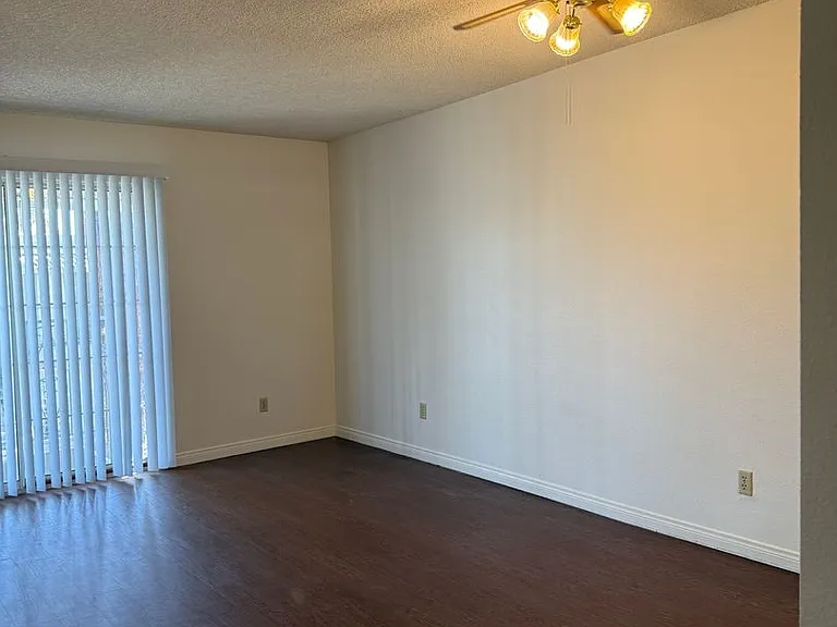 3823 S Maryland Pkwy #T5 — Photo 15