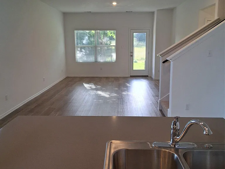 2121 Golden Grain Ln — Photo 8