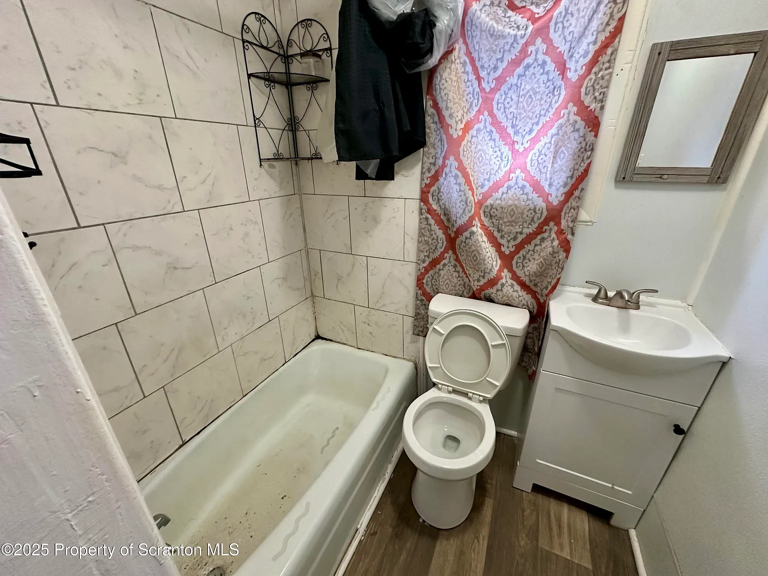 2 bed, 1.0 bath, 753 sqft, $1,300 — Photo 2