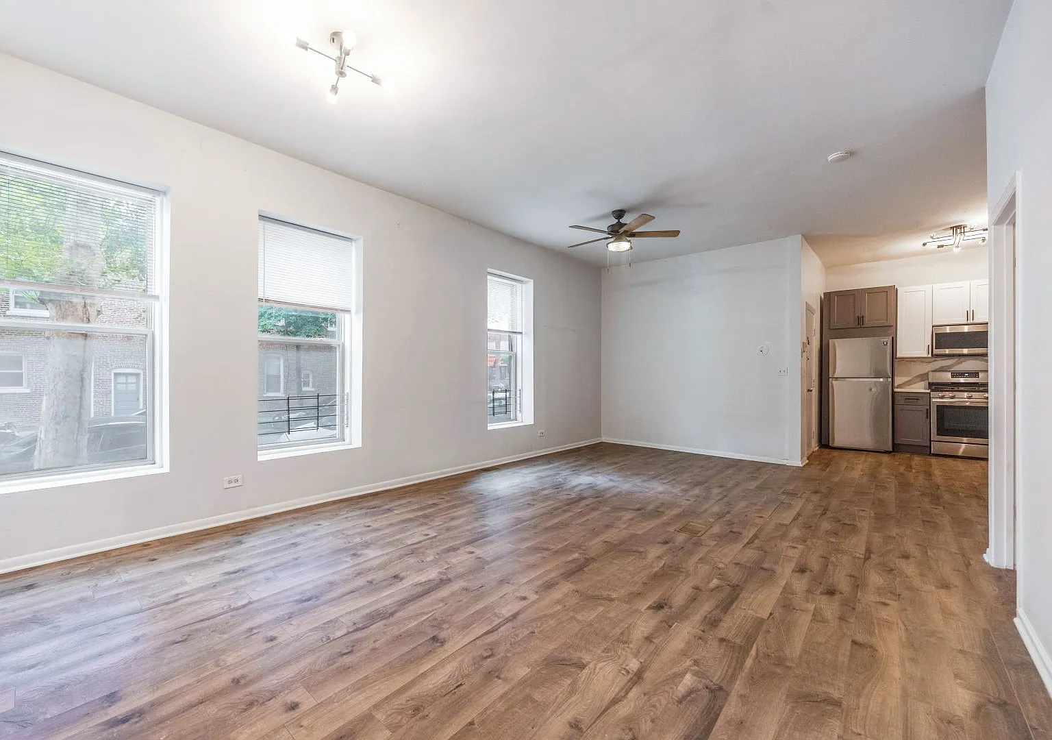 2 bed, 900 sqft, $2,395 — Photo 2