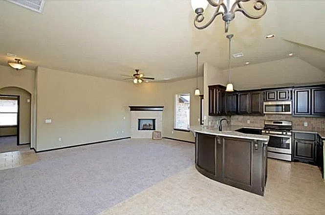 3 bed, 1471 sqft, $1,800 — Photo 3