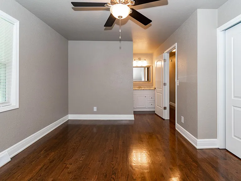 6364 NW 49th St — Photo 33